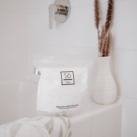 Só Flaky Magnesium Bath Soak – Relaxing Magnesium Chloride Flakes - The Local Space